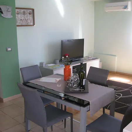 Apartman Dina *