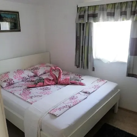 Apartman Dina *