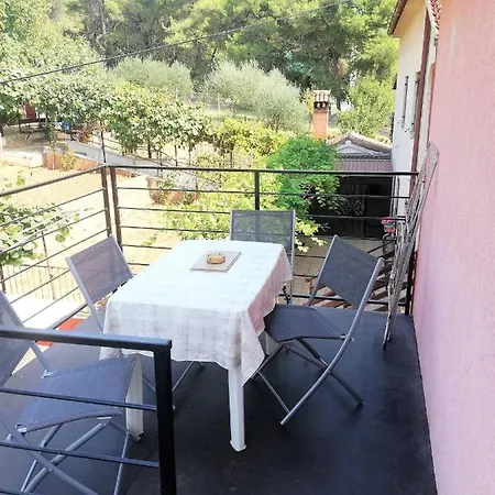 Apartman Dina *