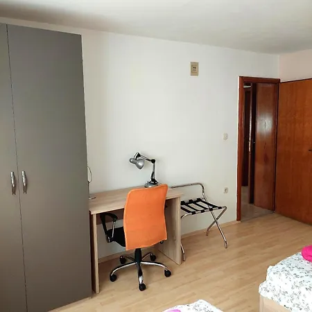 Apartman Dina *