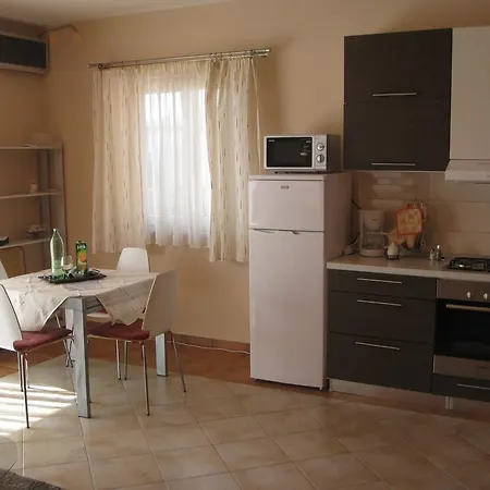 Dina Apartman *