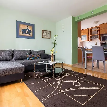 Dina Apartman *