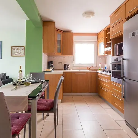 Apartman Dina *