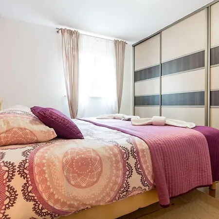 Dina Apartman *