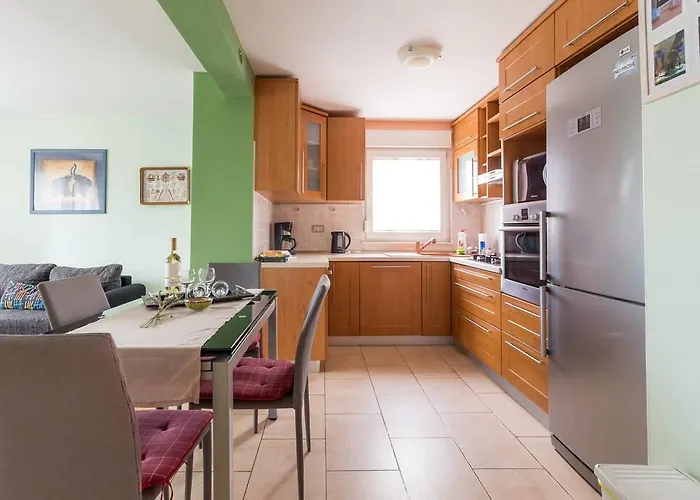 Apartman Dina *