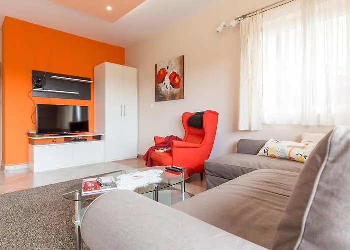 Dina Apartman Póla