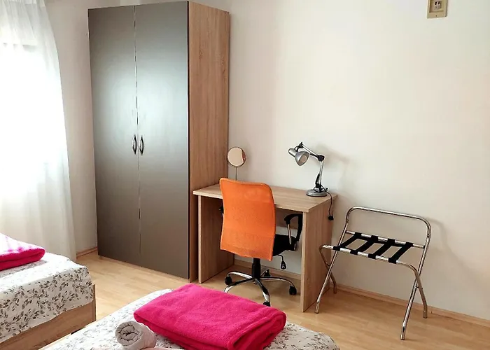 Dina Apartman Póla